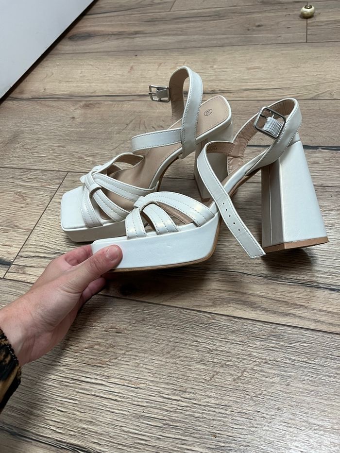 Sandales à talons - photo numéro 4