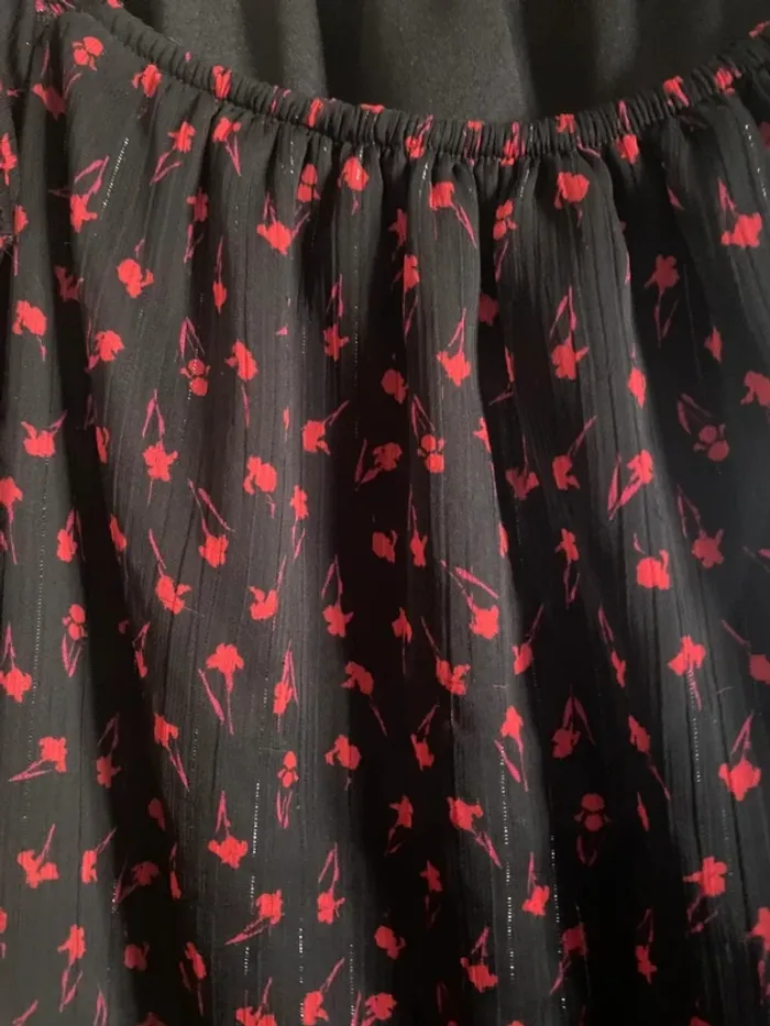 Blouse noire légère à motifs rouges – KIABI – Taille 38 - photo numéro 3