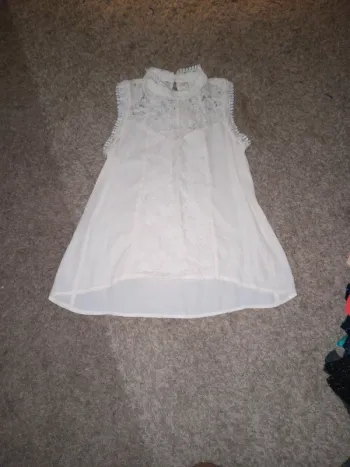Woman's white top