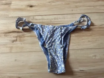 bikini a fleurs bershka