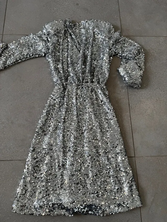 Robe argenté à sequins pageone, taille XS, très bon état - photo numéro 4