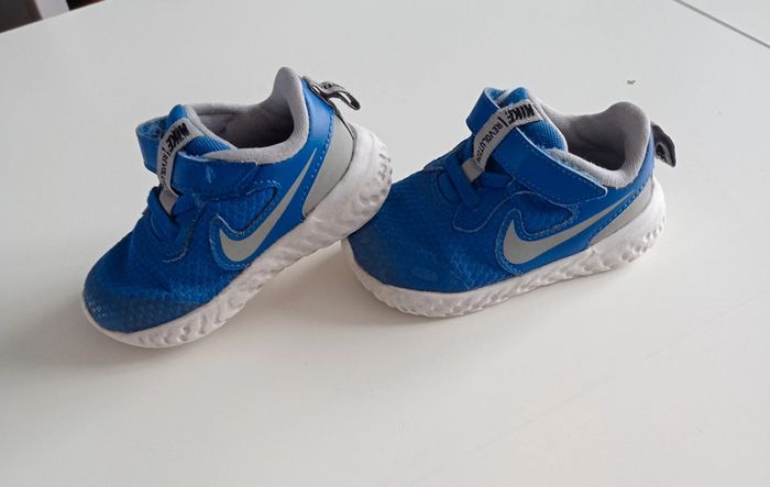 Baskets Nike taille 21