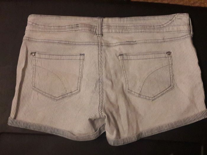 Short rayé - photo numéro 2