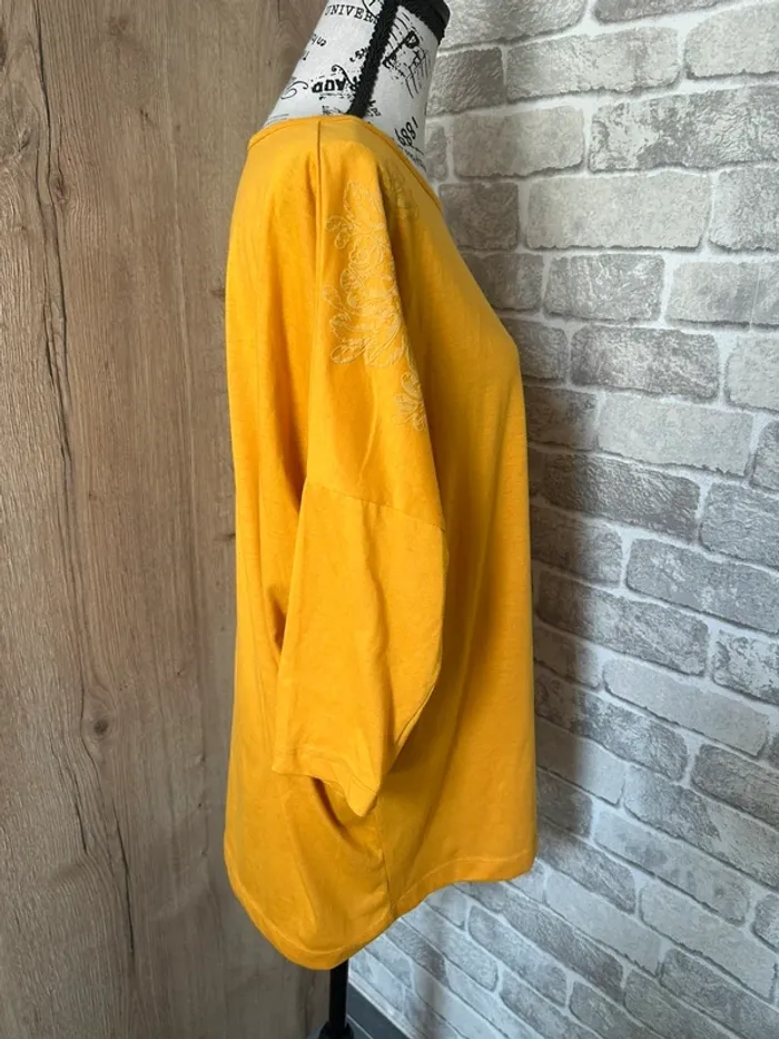 T-shirt manches longues avec imprimer taille 46/48 - photo numéro 2