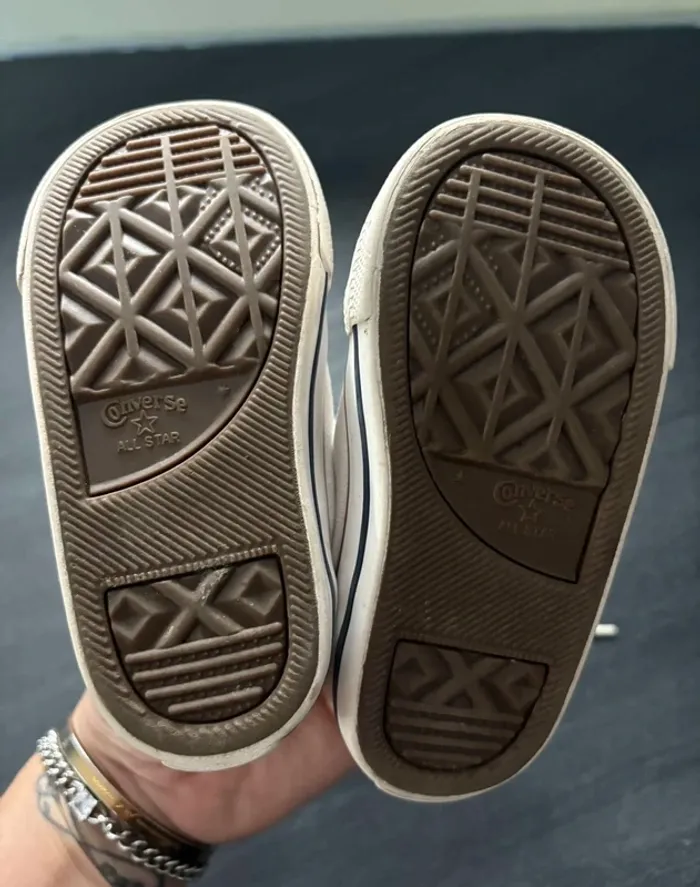 Converse blanche taille 22 - photo numéro 4