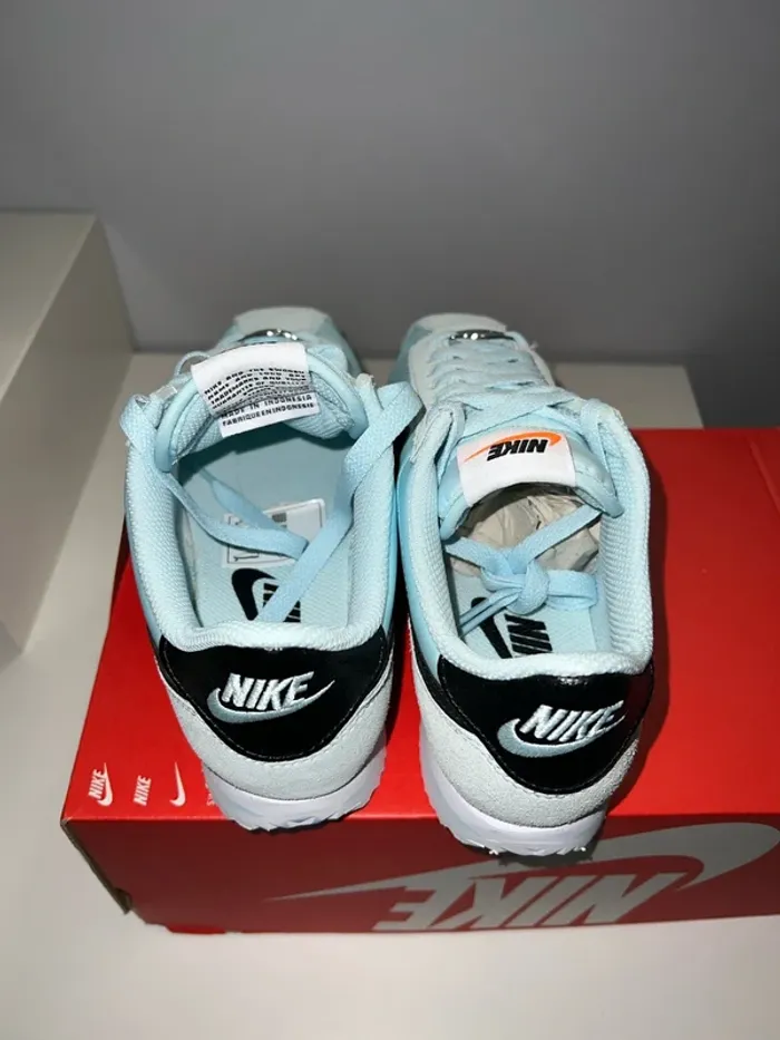 Basket Nike taille 35.5 - photo numéro 7