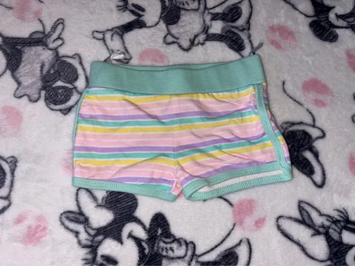 Short fille