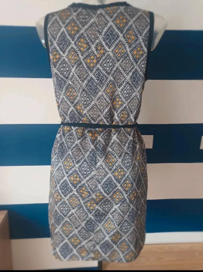 Robe sans manche satinée Areline taille 38/40 - photo numéro 3
