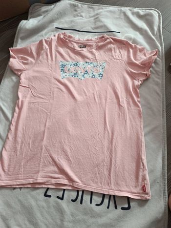 Tee shirt levis