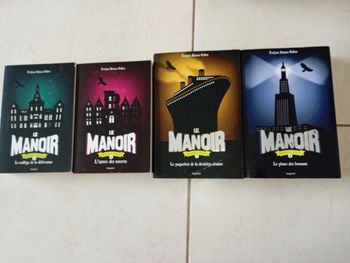 Lot des 4 livres le manoir saison 2