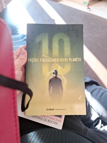 Livre tribal flammarion écologie nouvelles