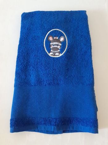 Serviette éponge zèbre brodé