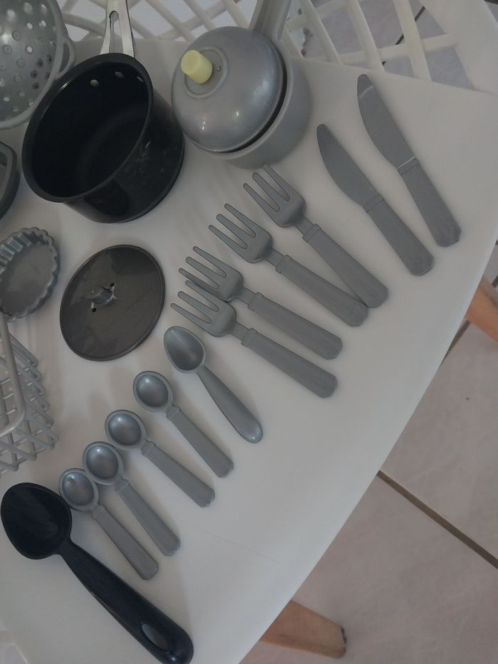 Dinette vintage en plastique rigide – 20 pièces - photo numéro 2