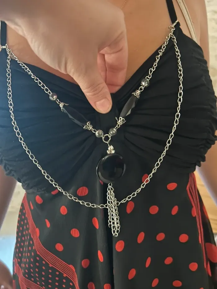 Jolie robe rouge et noir - photo numéro 6