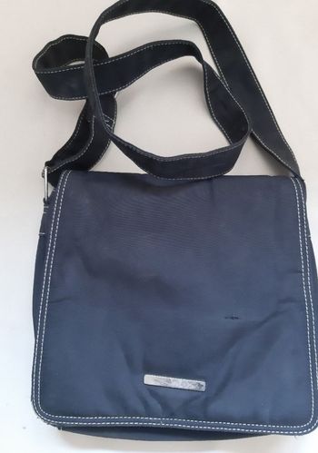 Sac à main noir synthétique
