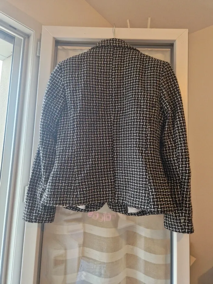 Veste courte en laine bouillie - photo numéro 7