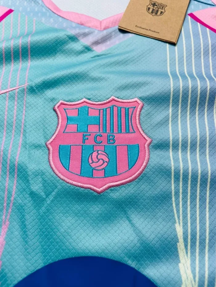 Maillot concept foot Barça bleu rose taille M - photo numéro 6