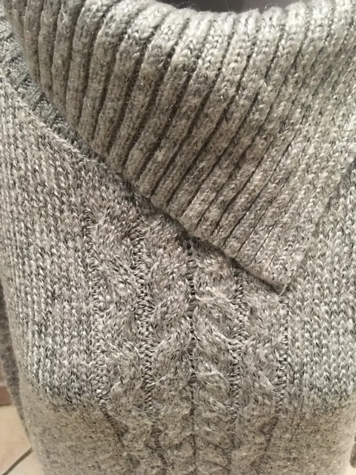 Magnifique pull tout doux tout chaud effet scintillant en 46 excellent état - photo numéro 2