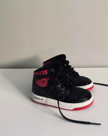 Baskets montantes fille Adidas pointure 22 excellent état