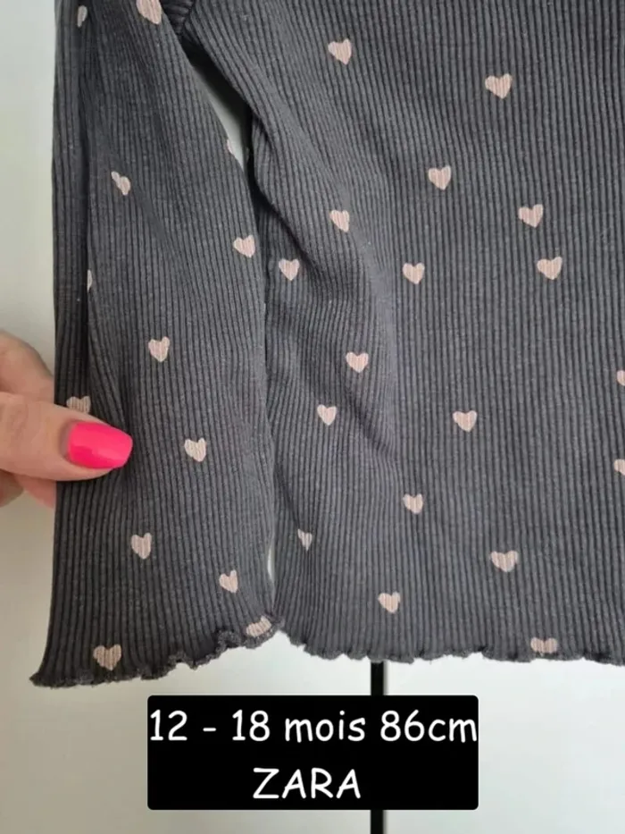 T-shirt blouse ZARA 12 18 mois 86cm noir côtelé avec coeur - manches longues - photo numéro 3