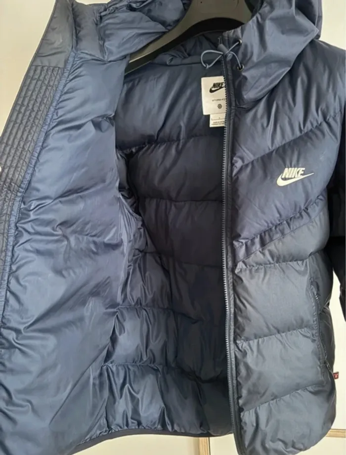 Doudoune Nike taille S - photo numéro 3