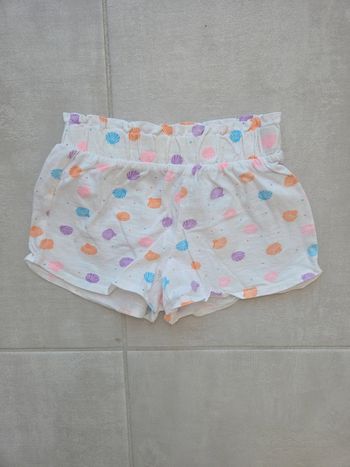 Short fille