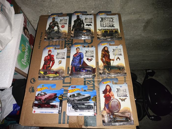 Lot 9 voitures Hot Wheels Justice League Batman