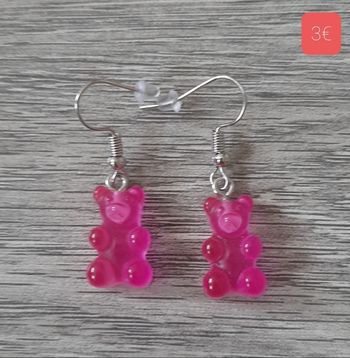 a vendre boucles d'oreilles.neuves emballees