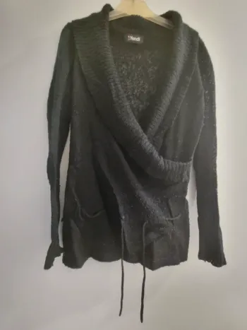Pull noir
