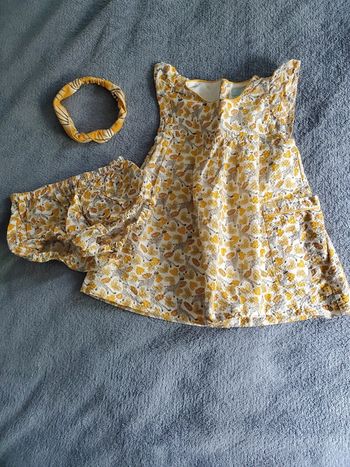Robe 12 mois avec accessoires