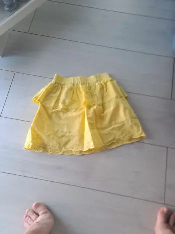 Belle jupe jaune 5ans