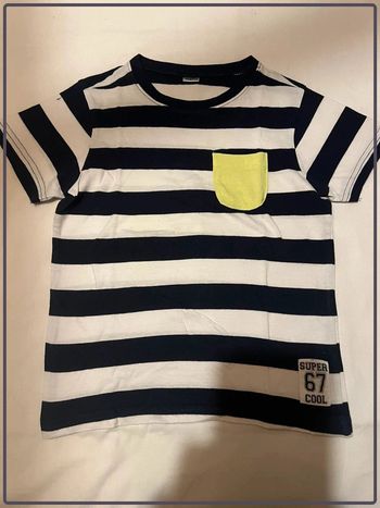 Tee shirt rayé bleu marine blanc et poche jaune fluo