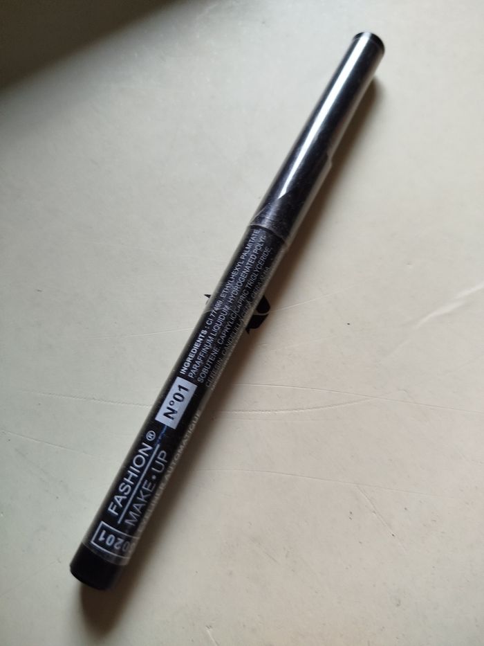 Lot vernis à ongles, eyeliner neuf, éponge maquillage neuf,fard a paupières neuf . Yves Rocher et autres - photo numéro 3