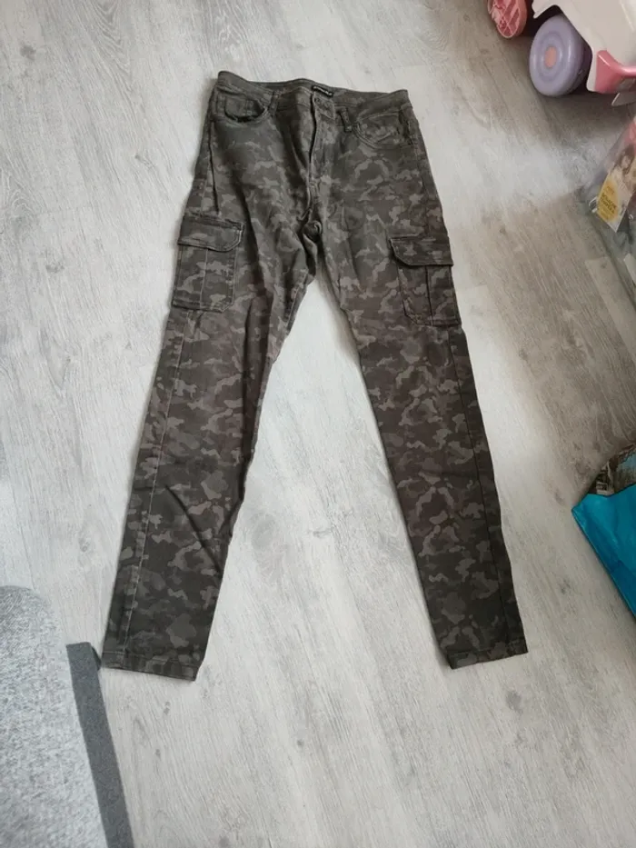 Jeans motif militaire