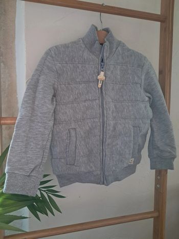 Gilet gris col montant 4 ans parfait état