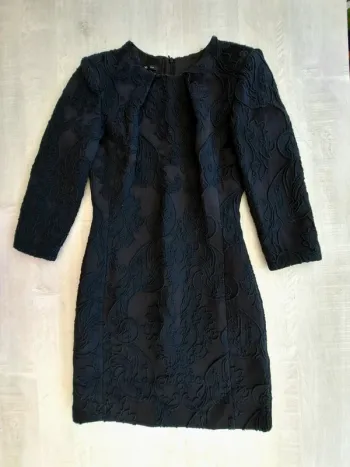 Robe Mango noire - broderie - taille S - élégante - doublure - épaulettes