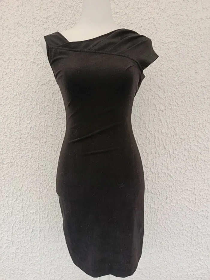 Petite robe noire asymétrique sans manches Kookaï taille 34