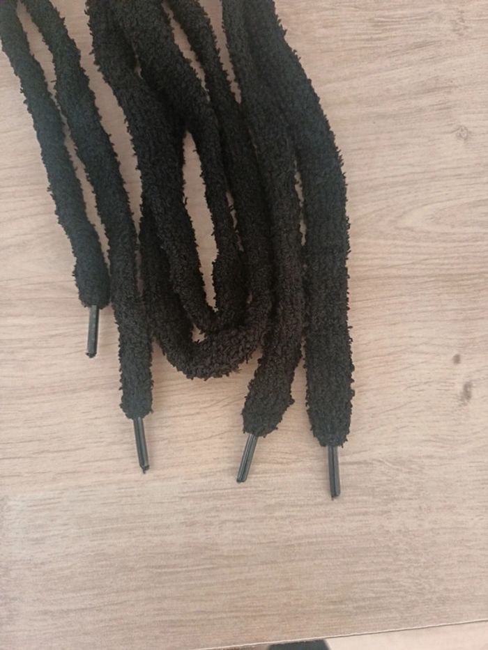 Lacet moumoute noir - photo numéro 2