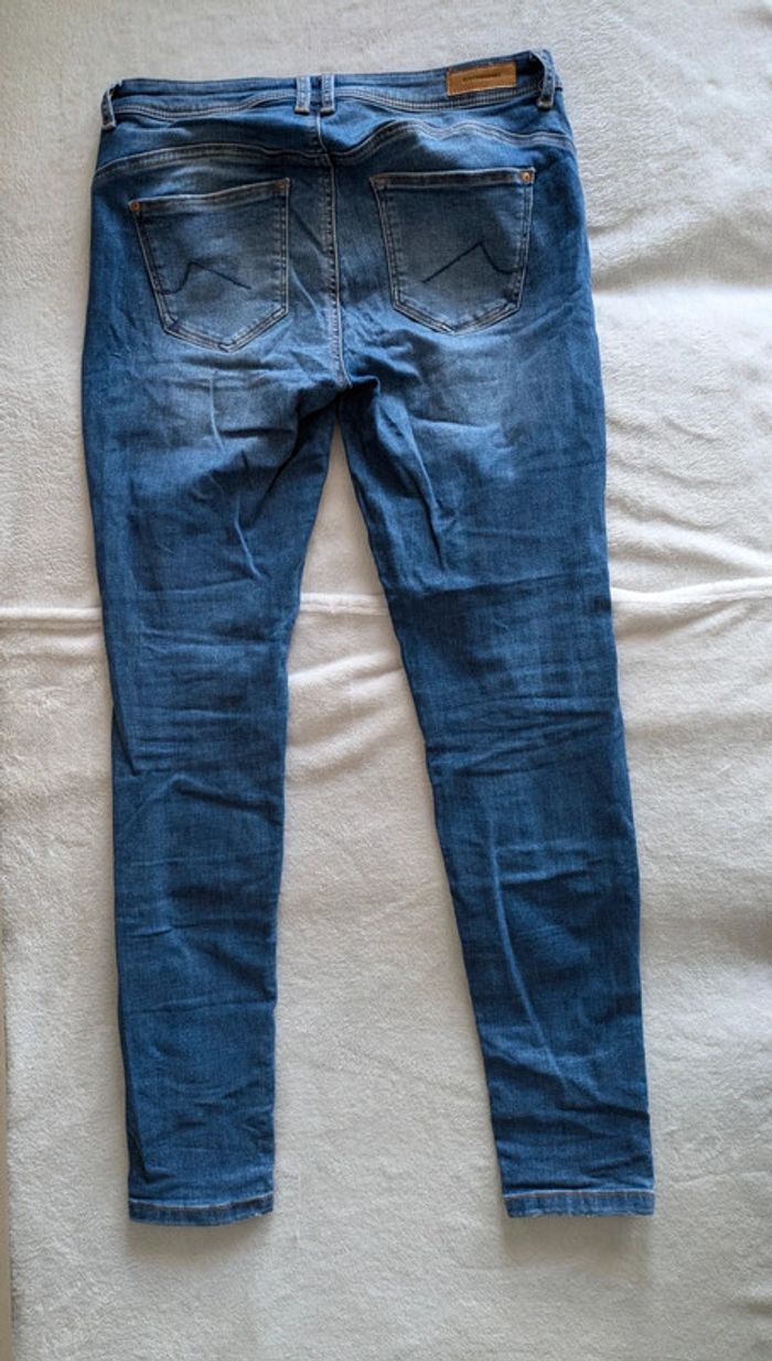 Jean bleu taille 40 - photo numéro 2