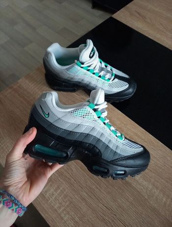 Basket Nike Air max 95 Neuve T 37,5