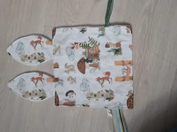 Doudou lapin animaux. De la forêt champignons