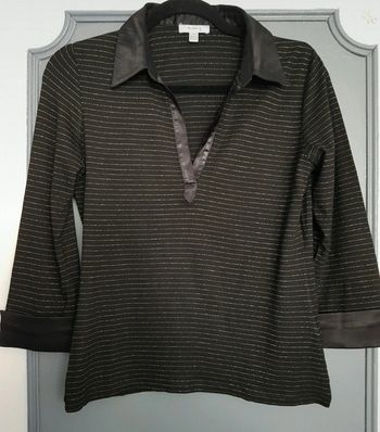 Chemisier noir et rayures dorées