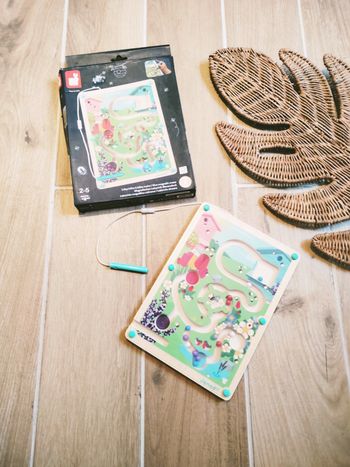 🐝Jeu de motricité fine- Planche labyrinthe à billes magnétique en bois La ruche marque Janod JB1409