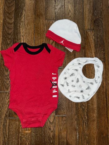 Ensemble trois pièces Nike Jordan  12 mois