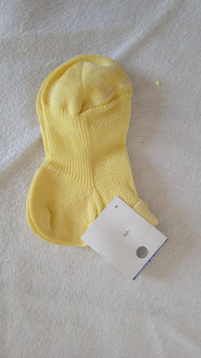 Chaussettes jaunes bébé 2 ans taille 23/24 - photo numéro 4