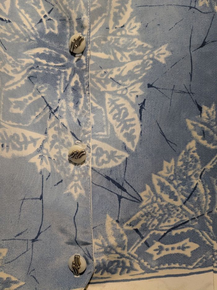 Magnifique chemise vintage soyeuse Estee Lise blanc écru, beige et bleue. Taille 42/44 - photo numéro 5