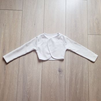 Gillet court pour mettre avec robe.  Fille 4 ans