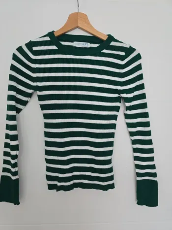 Pull rayé blanc et vert