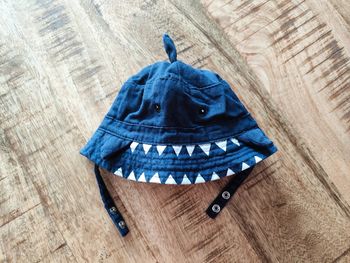 Chapeau requin 44 cm