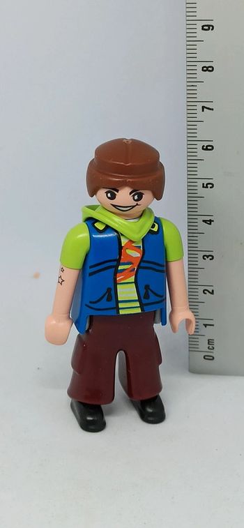 Femme habits larges playmobil